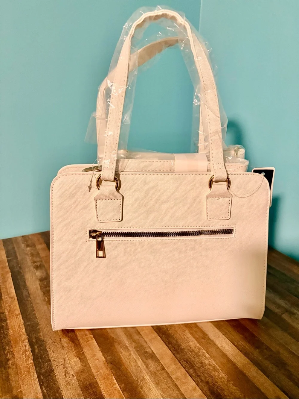 XOXO White Structured Satchel with Gold Chain Detail and Crossbody Strap. NWT! - Picture 4 of 7